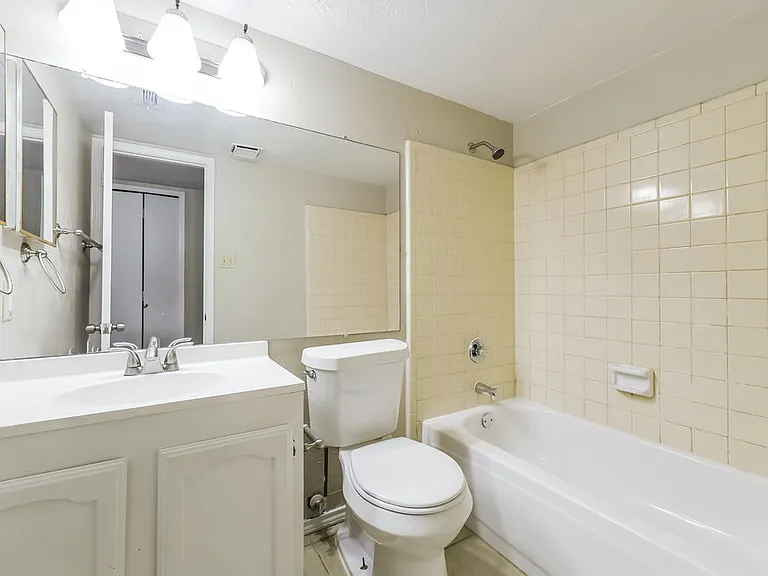 1385 Southridge Dr — Photo 15
