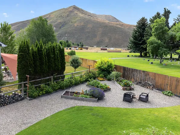 561 Chestnut Loop, Bellevue, ID 83313