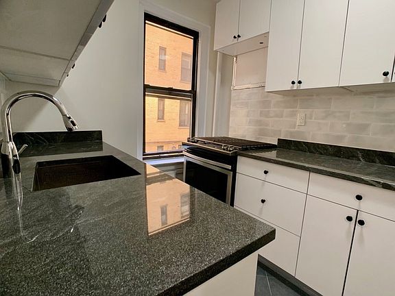 4th image of 442 Hudson St #2H