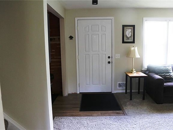 3rd image of 232 Farmview Dr