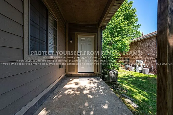 758 W Breeze Cv — Photo 2
