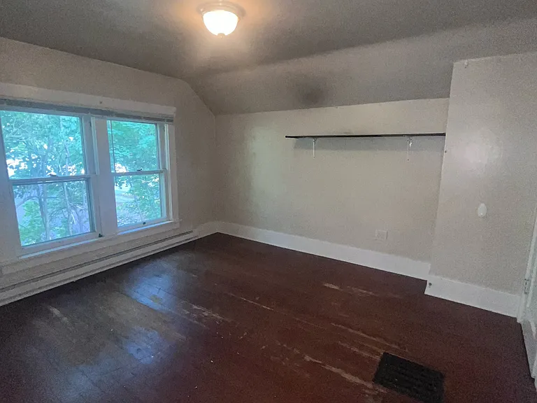 410 NE Colorado St — Photo 10