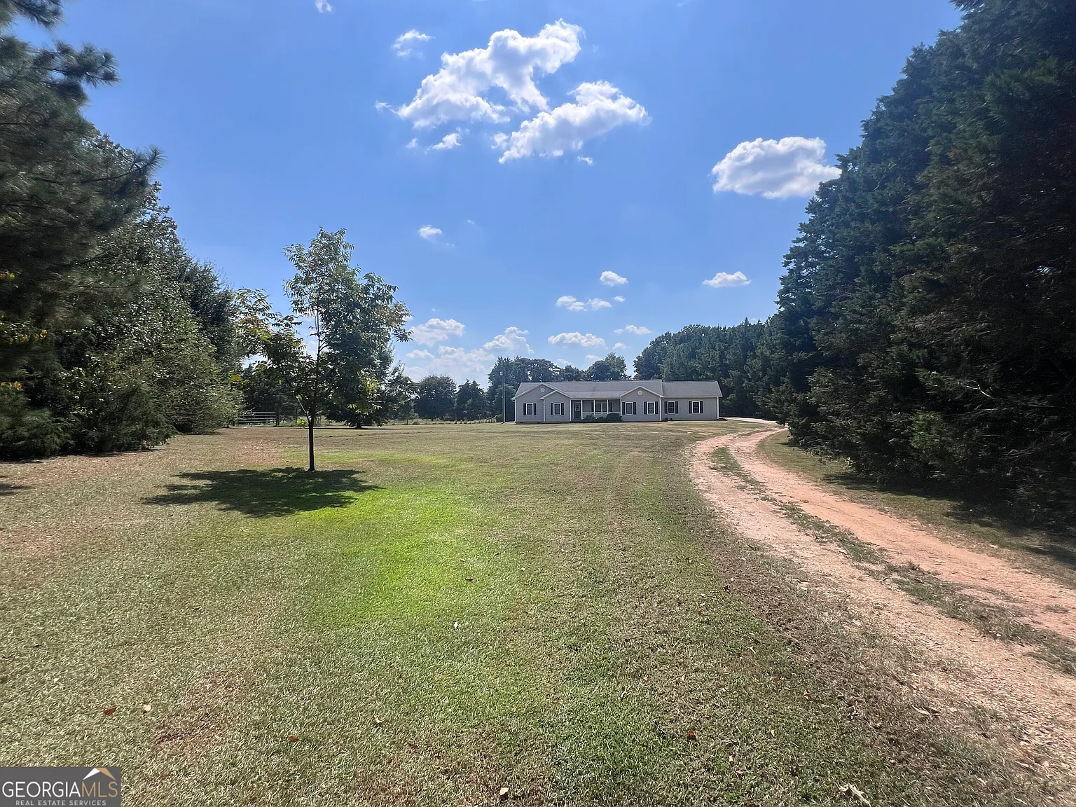 4 bed, 2.0 bath, 1983 sqft, $2,500 — Photo 2