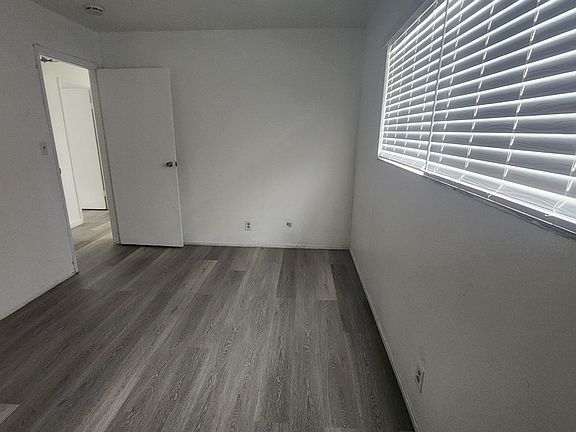 5th image of 9220 Bancroft Ave #D