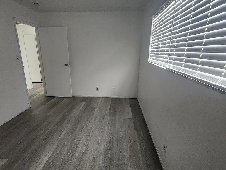 9220 Bancroft Ave #D — Photo 5
