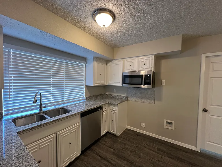 3037 Burning Tree Ln — Photo 10