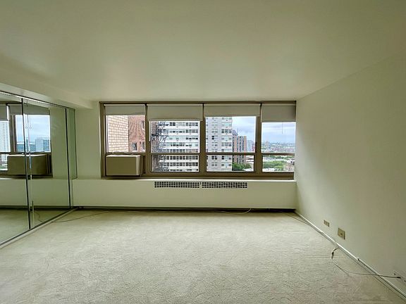 3rd image of 3950 N Lake Shore Dr APT 1627