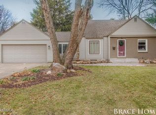 2059 Tenway Dr SE, East Grand Rapids, MI