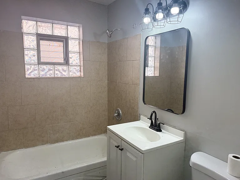 7822 S South Shore Dr #1C — Photo 1
