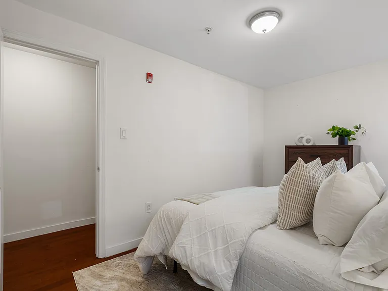 802 N 16th St #1 — Photo 8