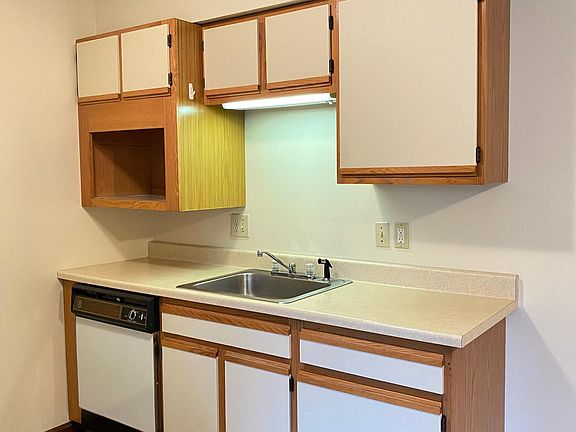 5th image of 1949 Western Ave #104