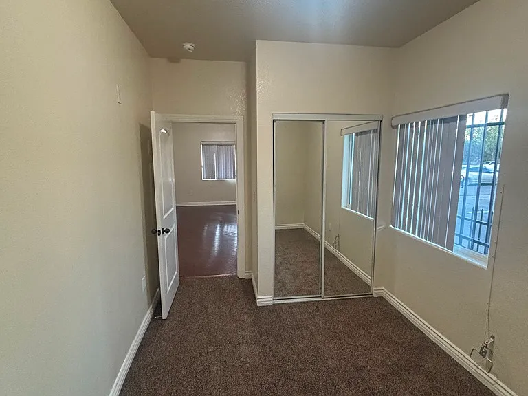 5900 S Hoover St #1 — Photo 4