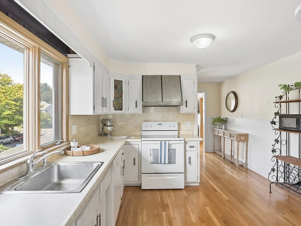 131 Highland Ave #2