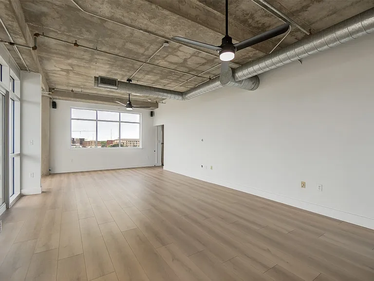 1001 Belleview St #408 — Photo 18
