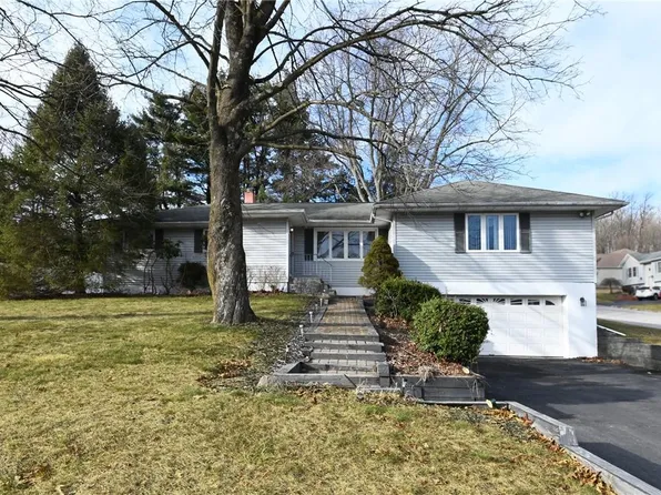 9 Valley View Circle, Warwick, NY 10990