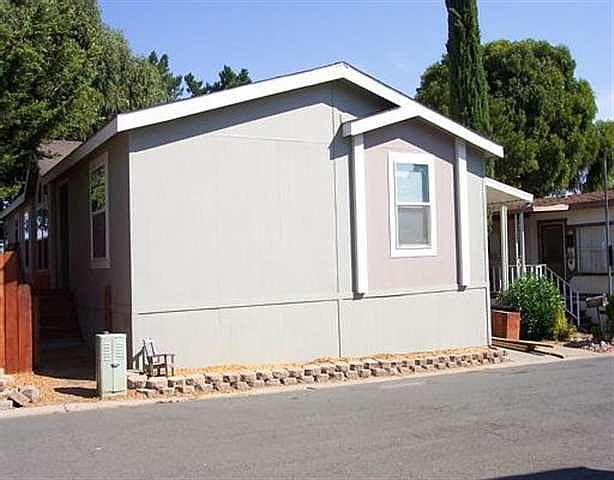 1st image of 23 Thelma Dr