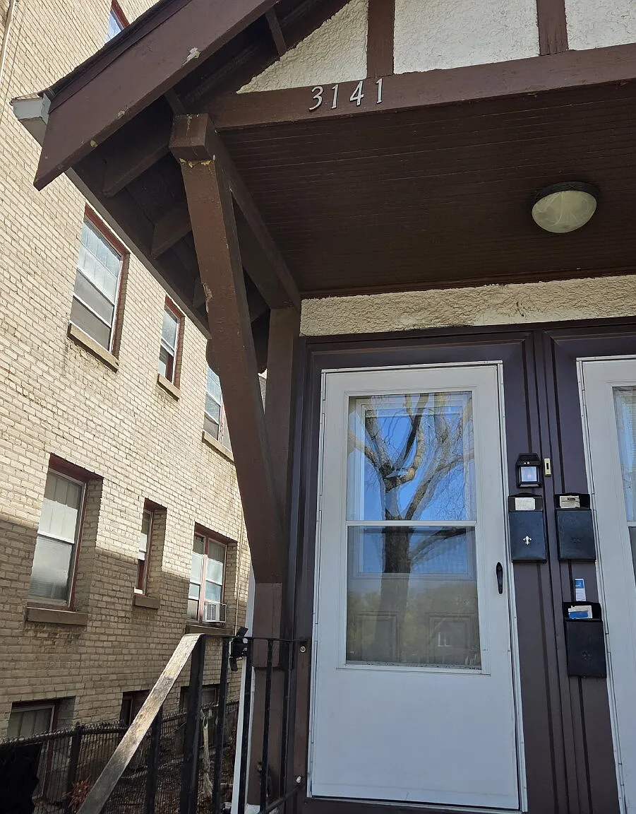2 bed, 1.0 bath, 1100 sqft, $1,650 — Photo 2