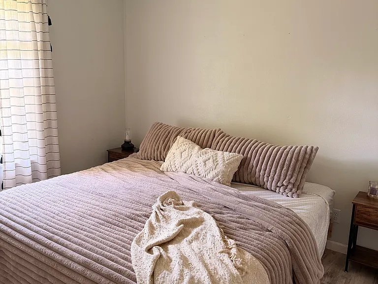 1024 Saint Clair Ave — Photo 6