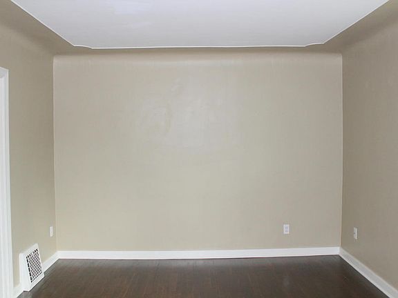 3rd image of 552 Buist St SW