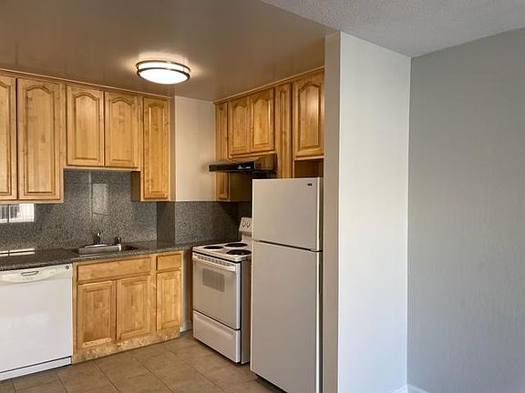 2nd image of 262 22nd Ave APT 6