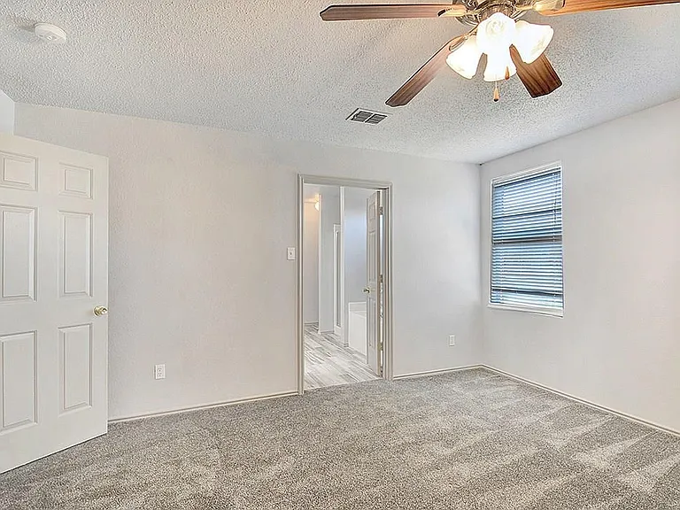 3327 Andalusian Dr — Photo 5