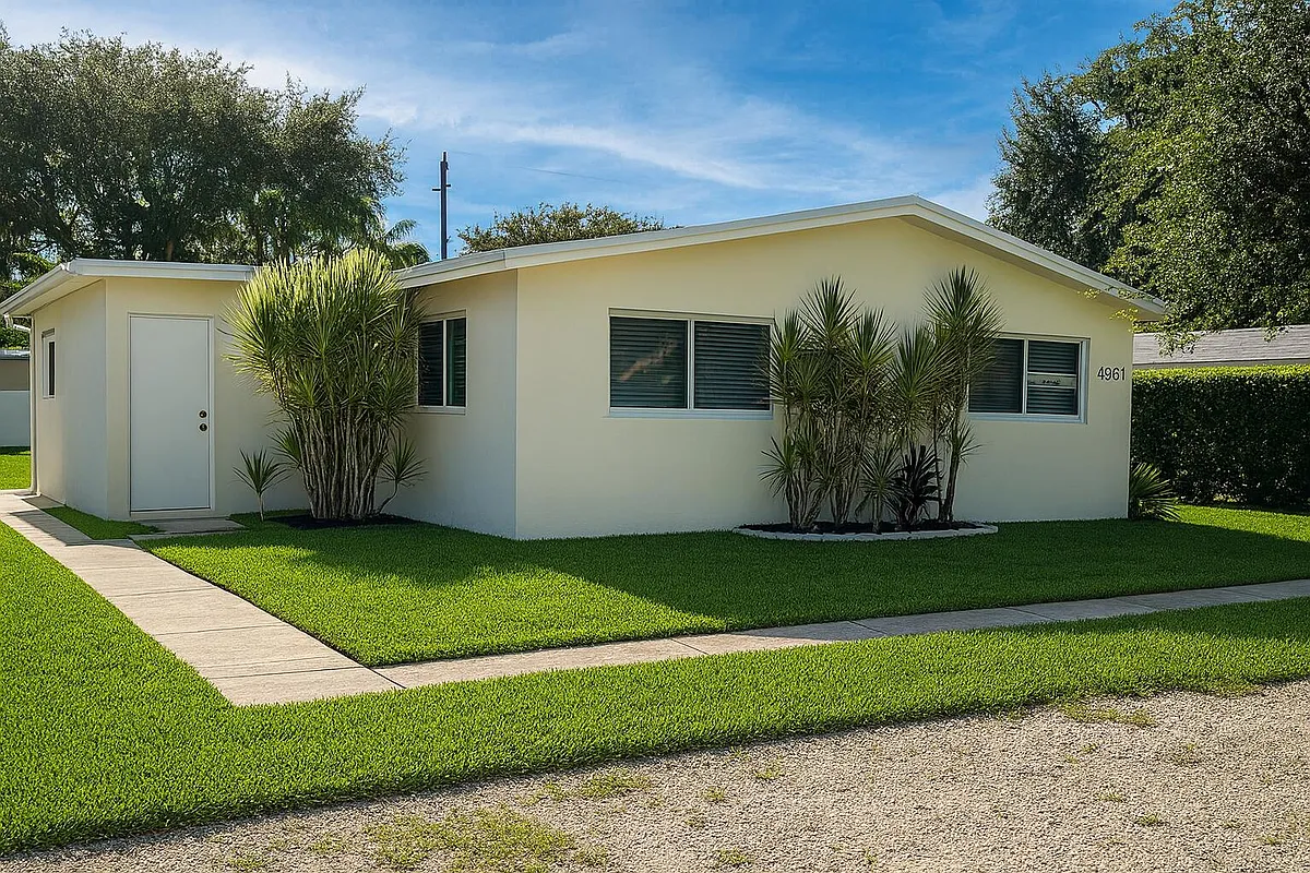 Building Photo - 4961 SW 28th Ter #2