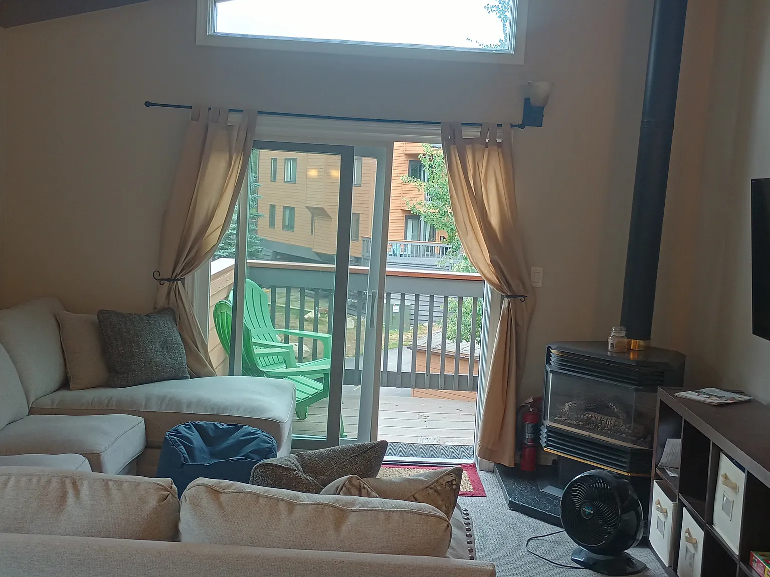 2 bed, 900 sqft, $3,200 — Photo 2