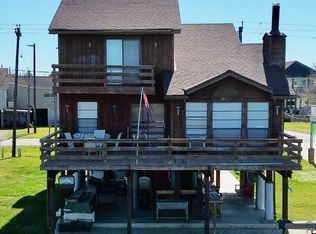 215 Redfish Dr, Freeport, TX 77541