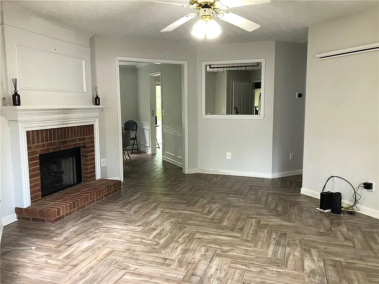 370 Manor Glen Dr — Photo 4
