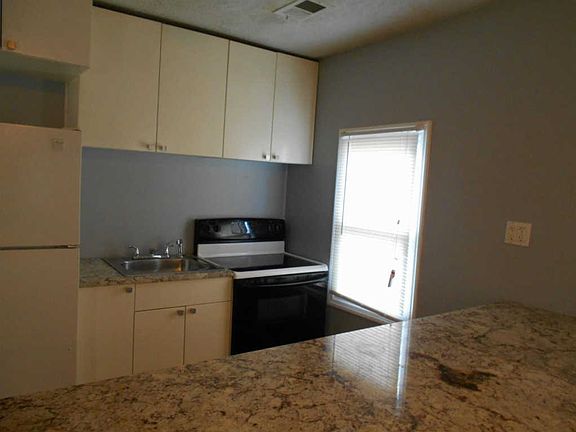 3rd image of 406 Sherman Ave