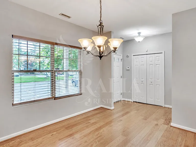 255 Hampshire Downs Dr — Photo 9