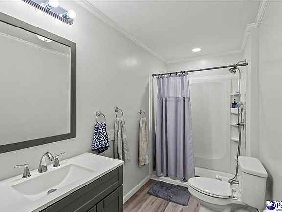 4th image of 1111 Syracuse St