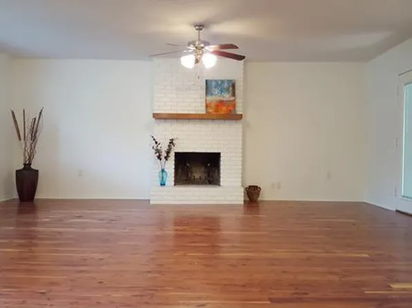1439 Highland Dr, San Marcos, TX 78666