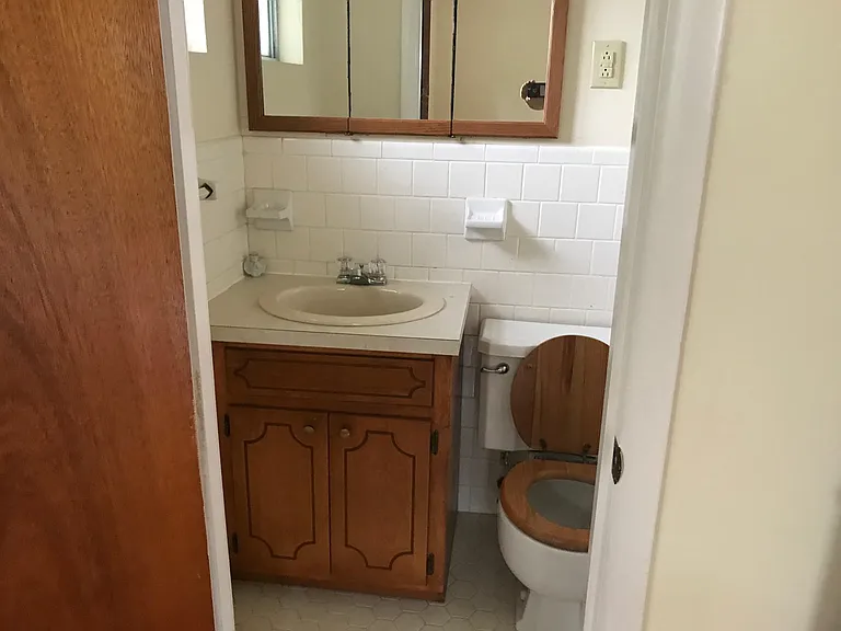 258 James St — Photo 14