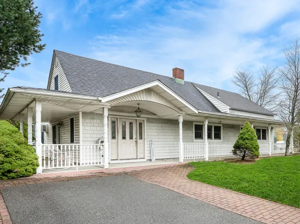 35 Dome Lane, Wantagh, NY 11793