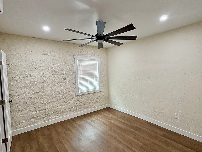 4330 Tularosa Ave #1 — Photo 13