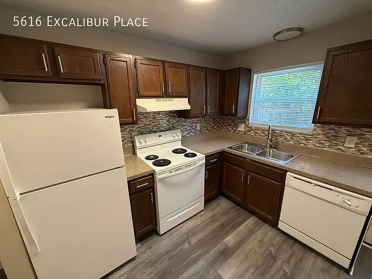 5616 Excalibur Pl — Photo 5