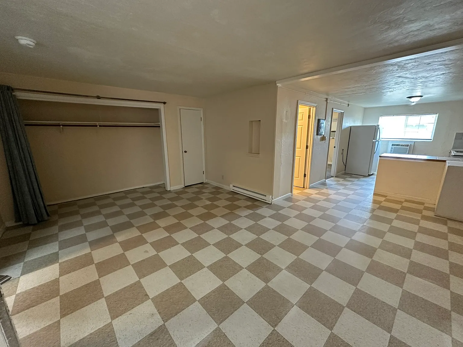 1 bed, 750 sqft, $1,050 — Photo 4