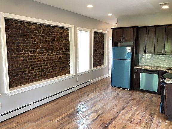 3rd image of 2549 Pearsall Ave