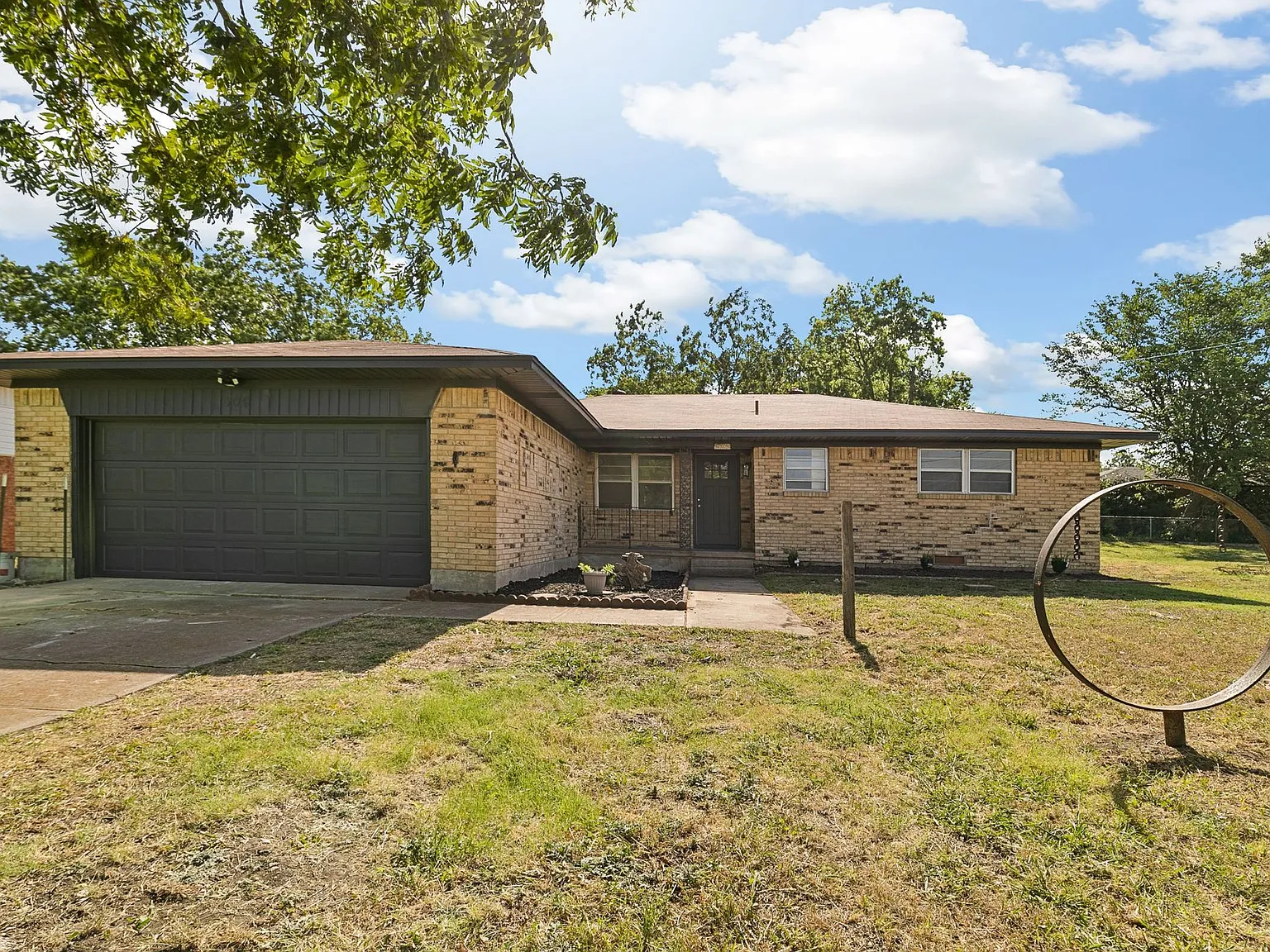3 bed, 1444 sqft, $1,999 — Photo 1