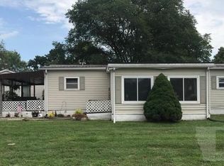 145 N 7th St, Oquawka, IL 61469