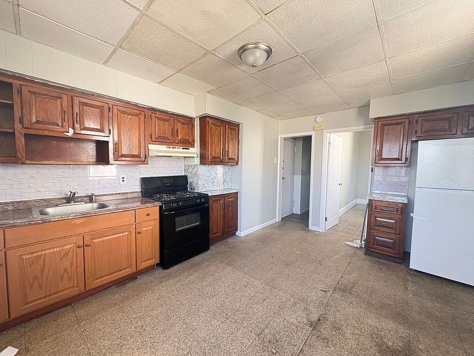 1st image of 72 Rose Ave APT 2L