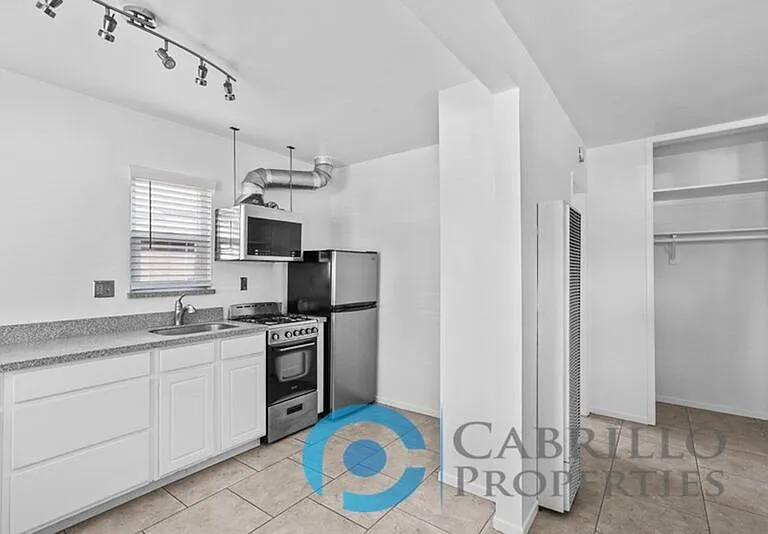 2110 Bacon St #8 — Photo 11