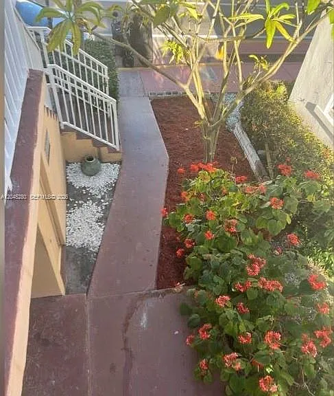 7720 Harding Ave #8 — Photo 32