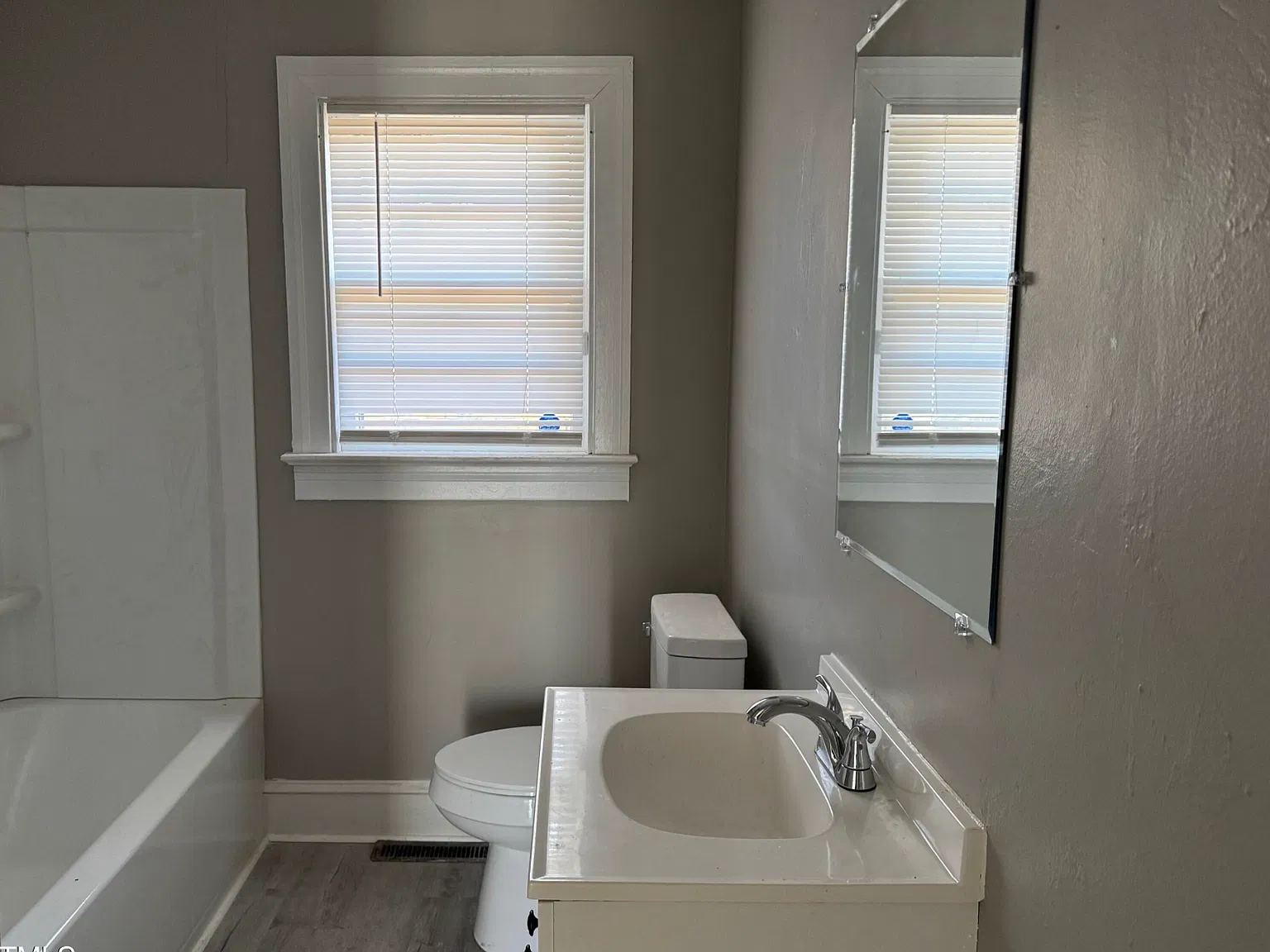 3 bed, 1158 sqft, $1,300 — Photo 2