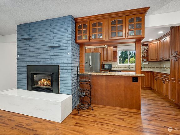 3rd image of 20530 Poplar Way