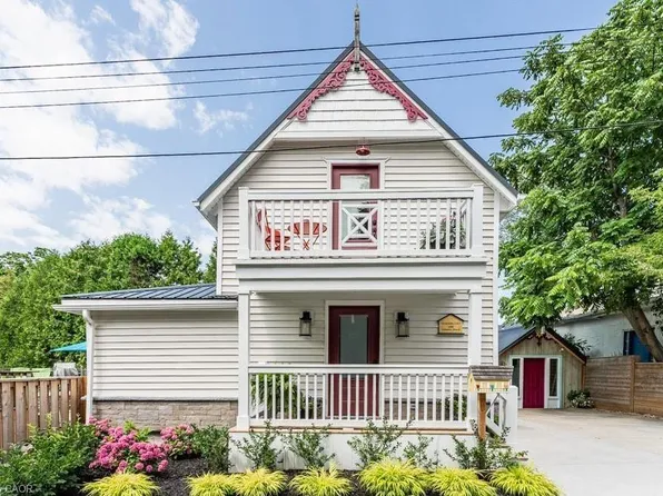 4 6th St, Grimsby, ON L3M 2T3