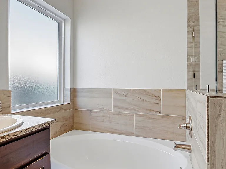 13745 Lago Vista Ave — Photo 24