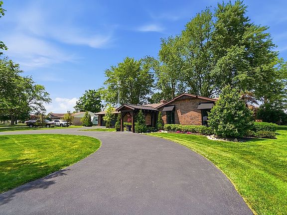 3rd image of 11120 Fairview Dr