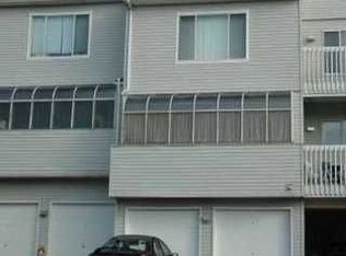 91 Staffordshire Commons Dr, Wallingford, CT 06492